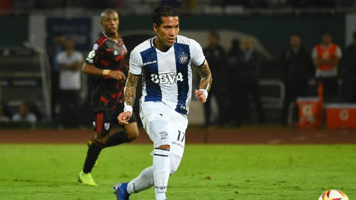 Dayro Moreno, uno de los colombianos que pelea algo en la última fecha de la Superliga Argentina.
