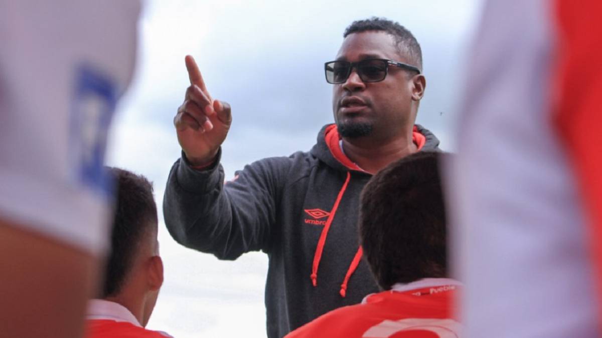 Léider Preciado dirige a Santa Fe ante la suspensión de Gerardo Bedoya.
