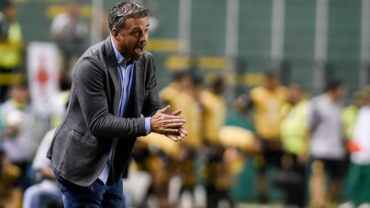 Lucas Pusineri en el partido contra Guaraní por Copa Sudamericana
