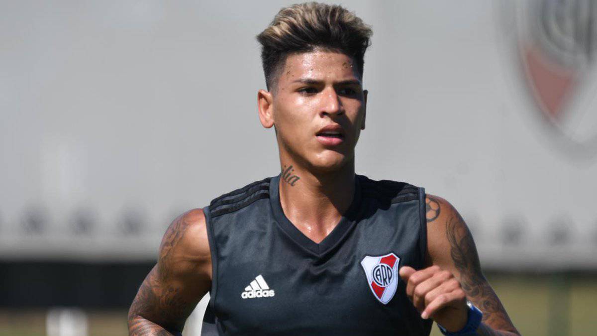 El colombiano Jorge Carrascal en un entrenamiento con River Plate.