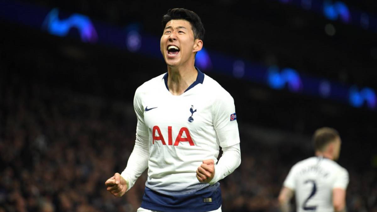 Son celebrando el gol.