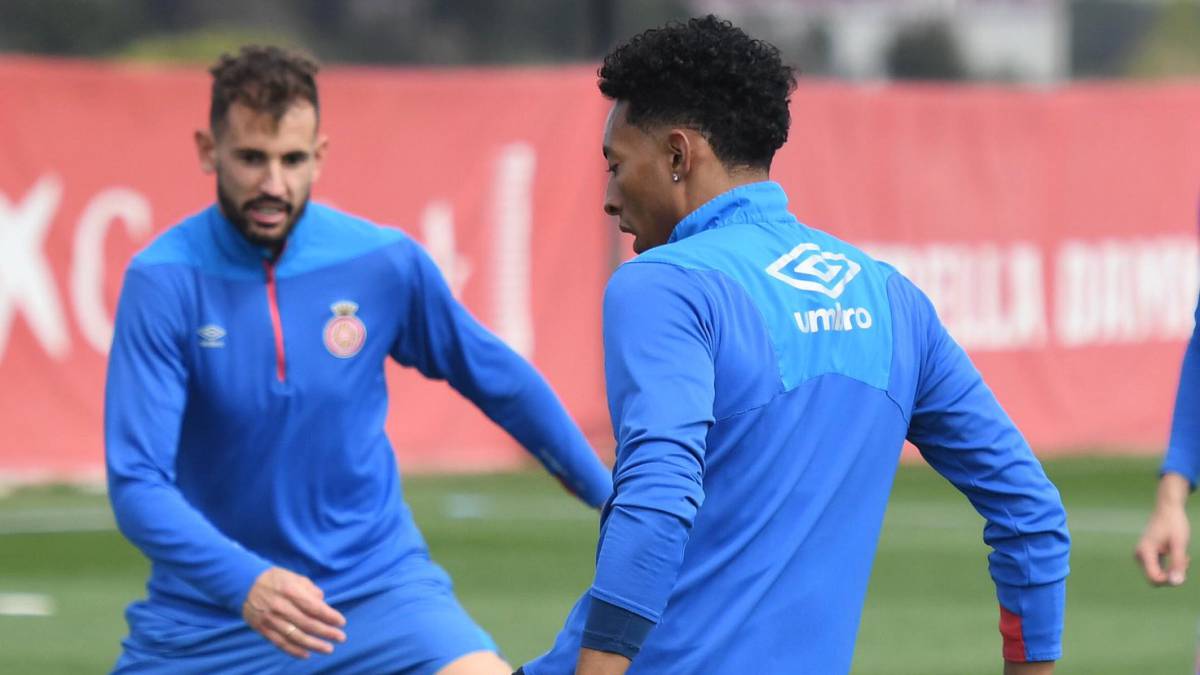 Johan Mojica en su primer entrenamiento con el grupo completo del Girona tras su lesión de ligamento cruzado