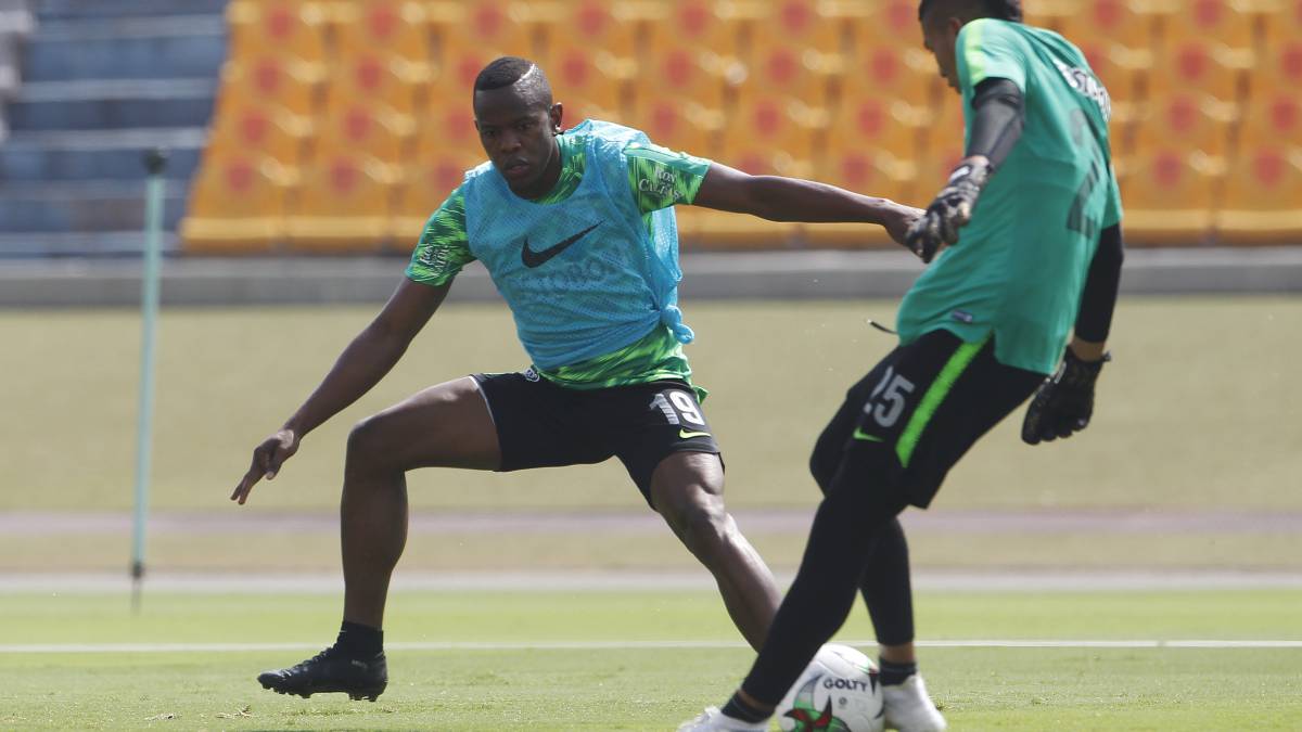 Yerson Candelo durante un entrenamiento con Atlético Nacional.