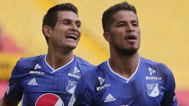 César Carrillo y David Silva, volantes de Millonarios en partido por la Copa Águila
