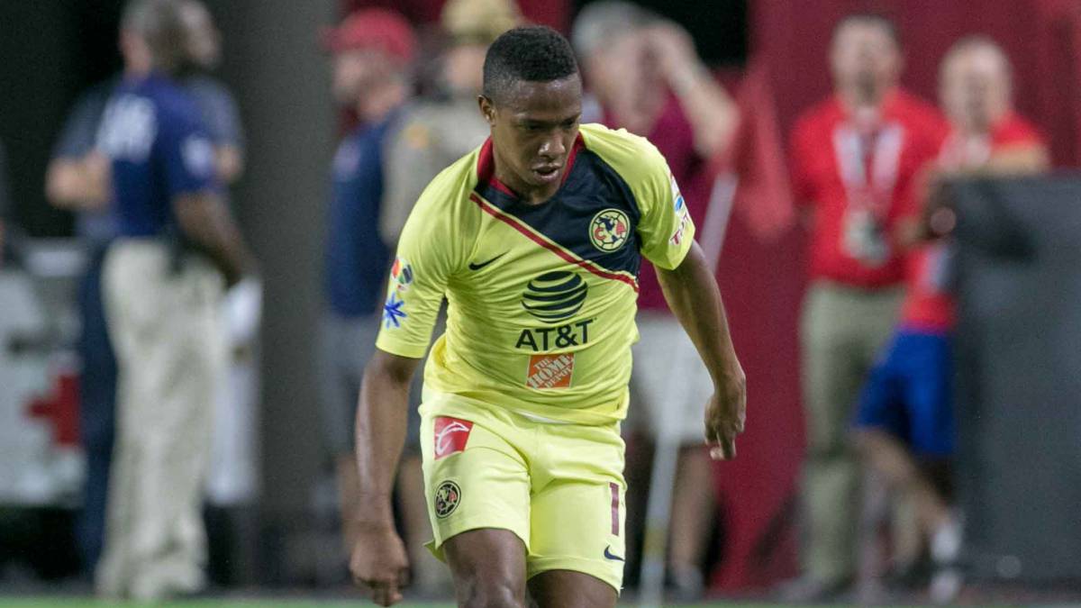 Andrés Ibargüen durante un partido con América de México.