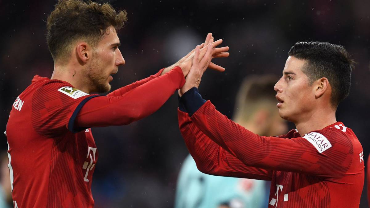 James Rodríguez festeja con Goretzka el triunfo de Bayern Múnich sobre Mainz en la Bundesliga