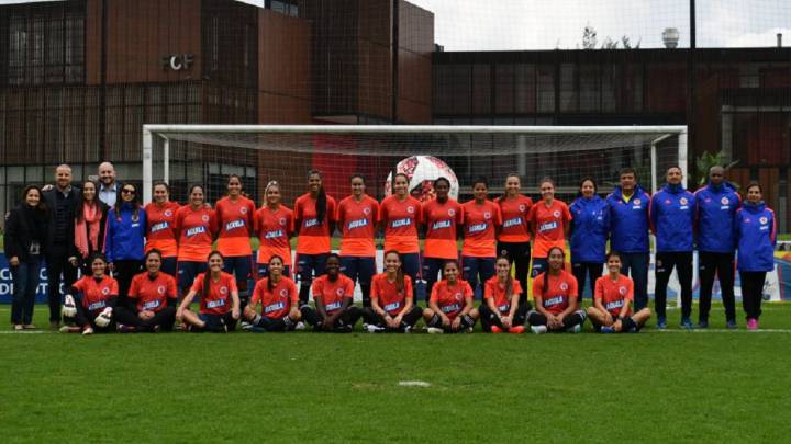 El plantel de la Selección Colombia Femenina dirigida por Nelson Abadía.