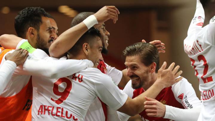 Falcao y sus compañeros celebran un gol ante Bordeaux