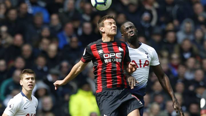 Davinson Sánchez en el partido contra Huddersfield Town, último de la Premier League