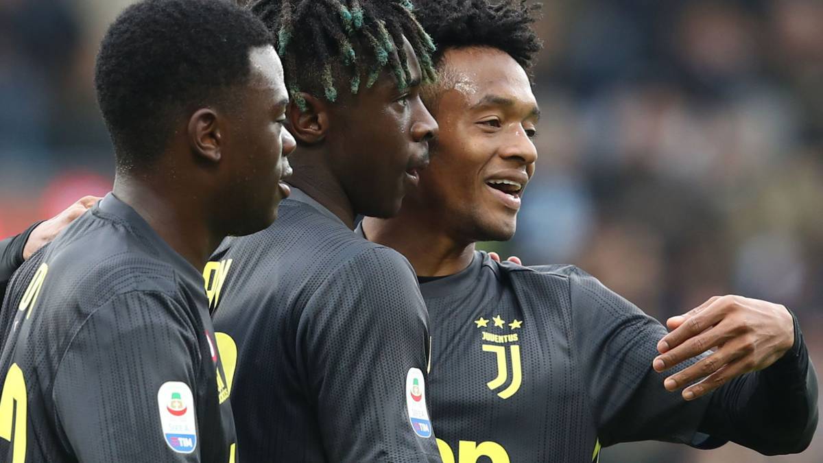 Juan Guillermo Cuadrado y Moise Kean celebran ante SPAL