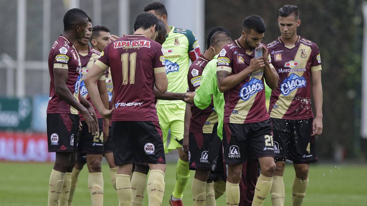 Jugadores del Tolima en el estadio de Techo ante Equidad.
