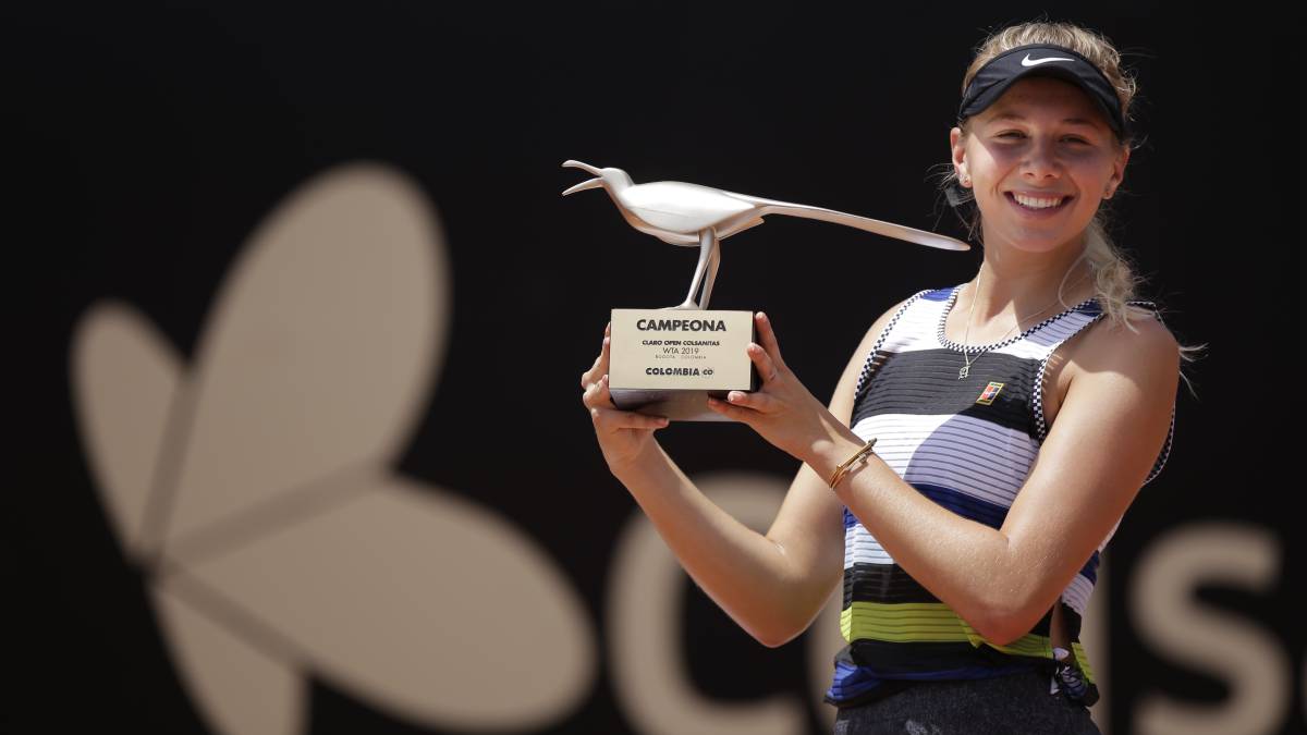 Amanda Anisimova con el título del Claro Open Colsanitas de Bogotá.