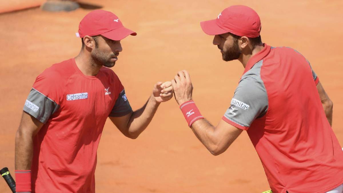 Juan Sebastián Cabal y Robert Farah durante un partido de dobles.