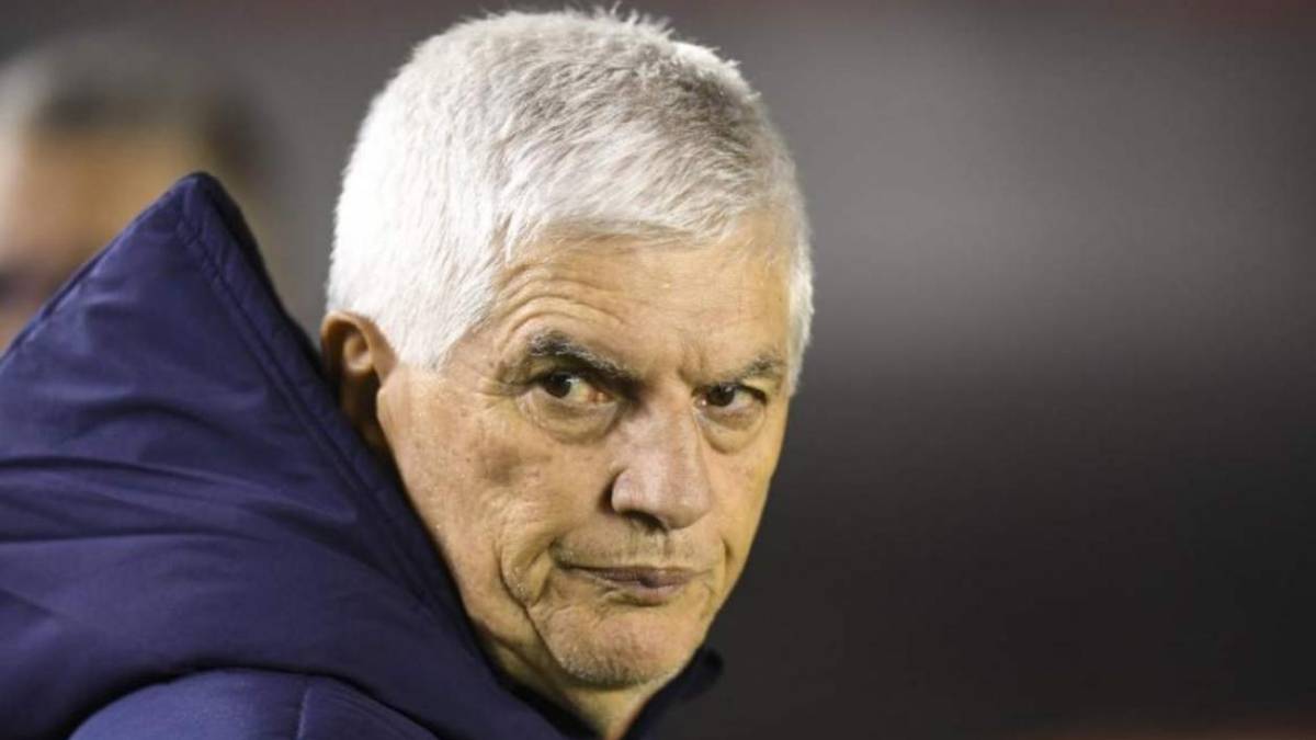 Julio Comesaña en un partido con Colón de Santa Fe, equipo del que salió en marzo de 2019