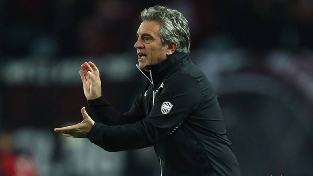Juan Manuel Lillo deja de ser DT de Vissel Kobe de Japón.