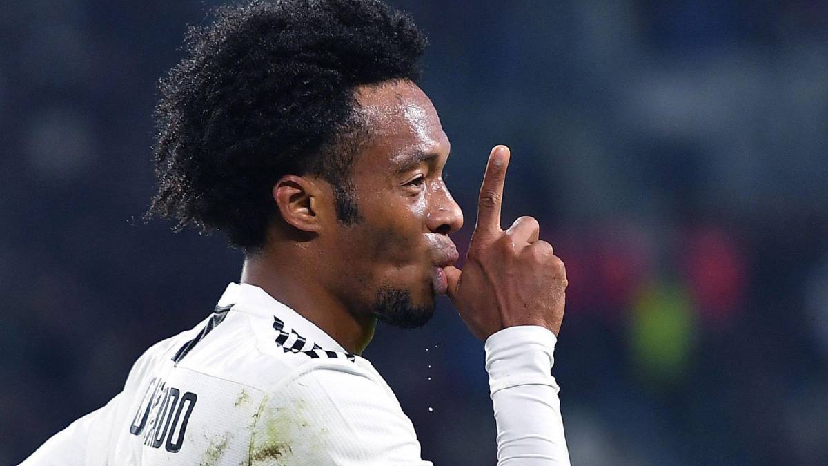 Juan Guillermo Cuadrado celebra el título de Juventus en la Serie A 2018/2019