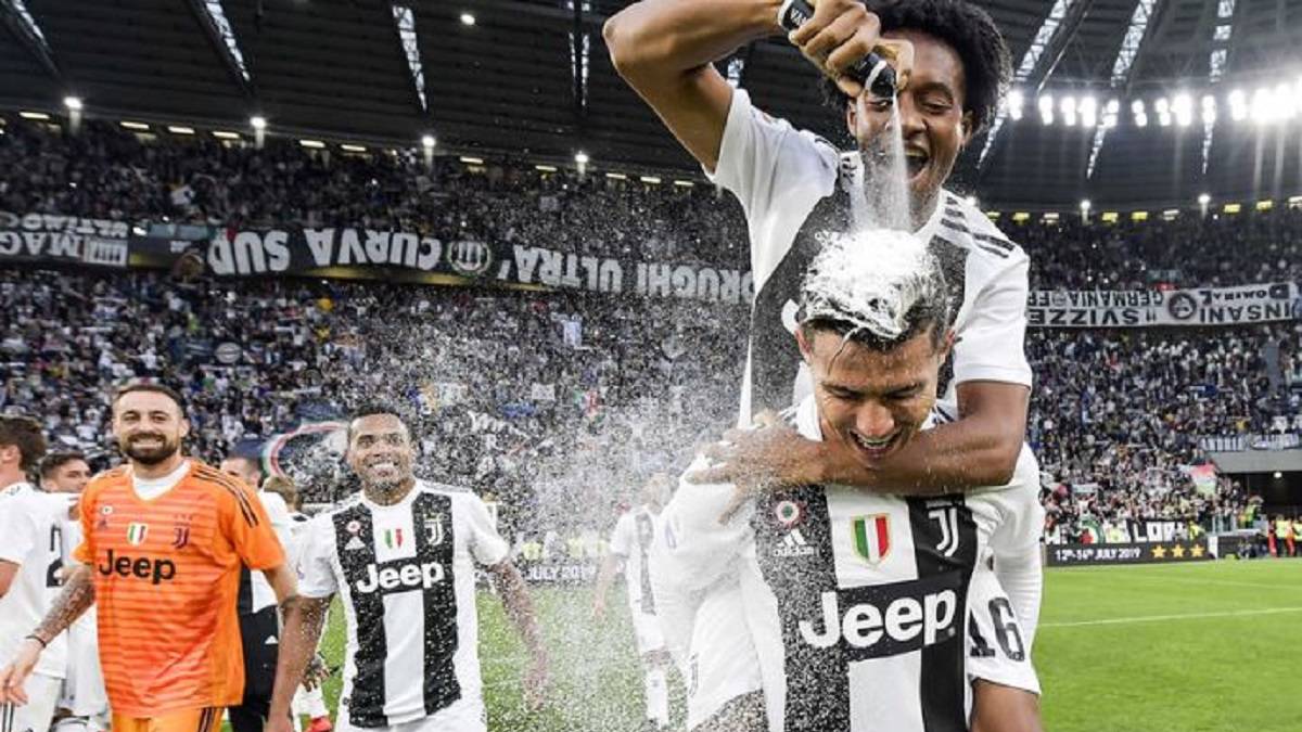 Cuadrado celebra la Serie A con Cristiano Ronaldo