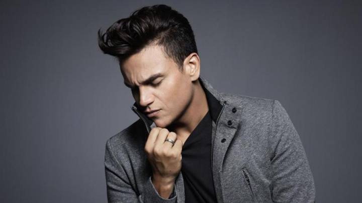 Silvestre Dangond está promocionando su próximo concierto con leyendas vallenatas a través de algunas fotos que han generado polémica en redes sociales