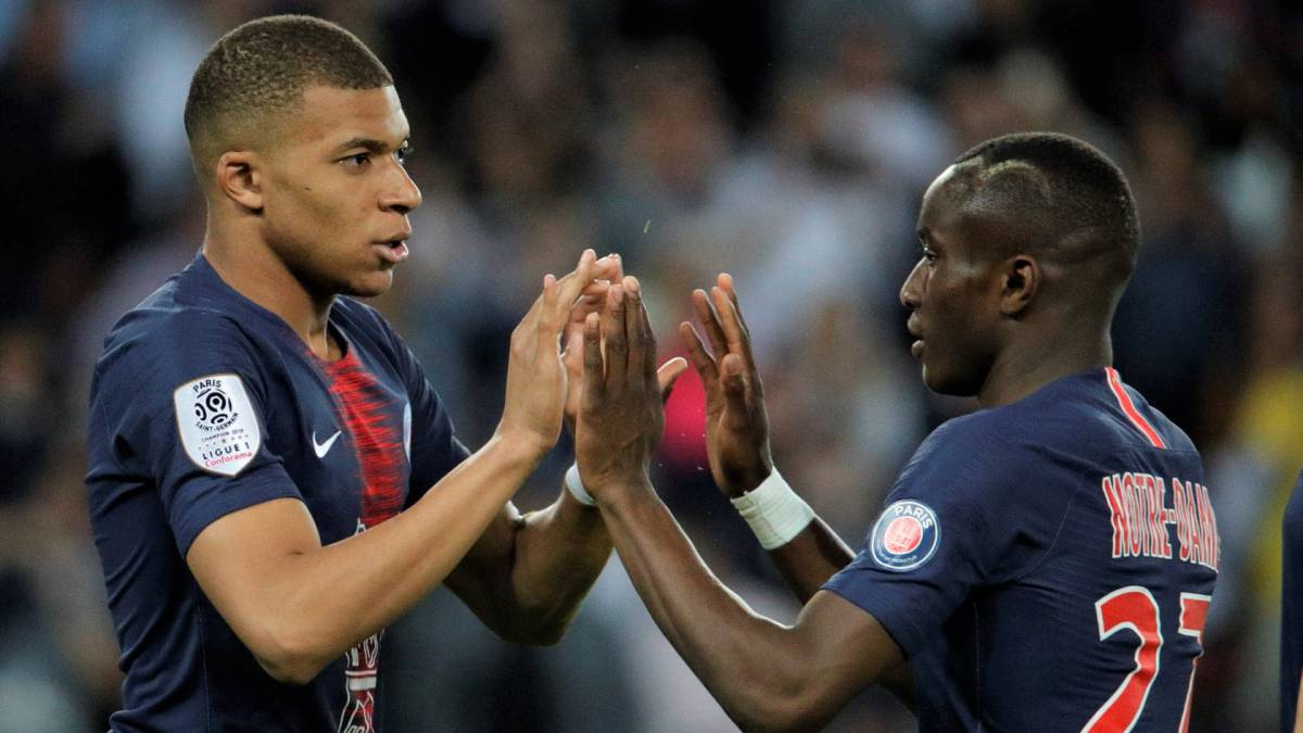 Mbappé celebra el triplete que le marcó al Mónaco en partido por la Ligue 1