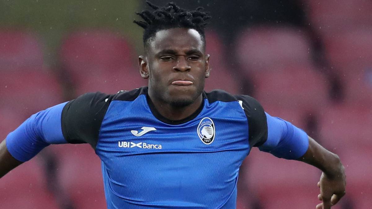 Duván Zapata durante un entrenamiento de Atalanta por la Serie A
