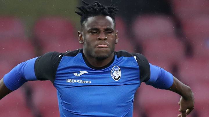 Duván Zapata durante un entrenamiento de Atalanta por la Serie A