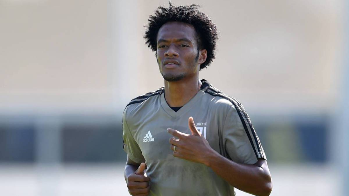 Juan Guillermo Cuadrado entrena con la Juventus en la temporada 2018/19