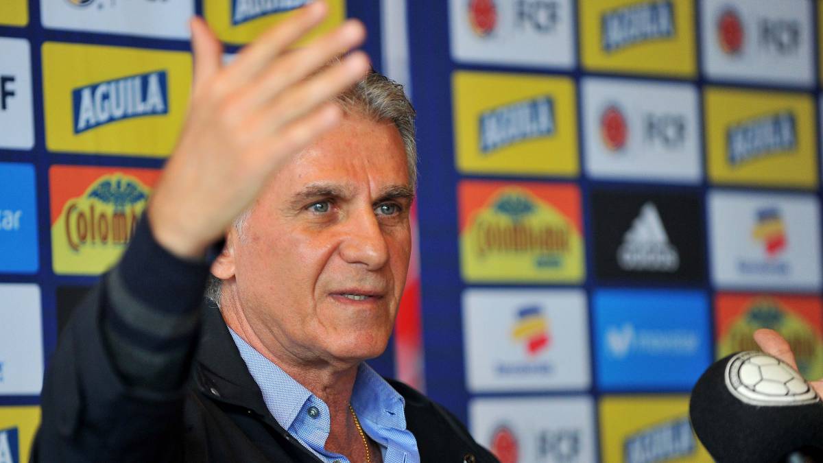 Carlos Queiroz en el conversatorio realizado con la prensa en Bogotá.