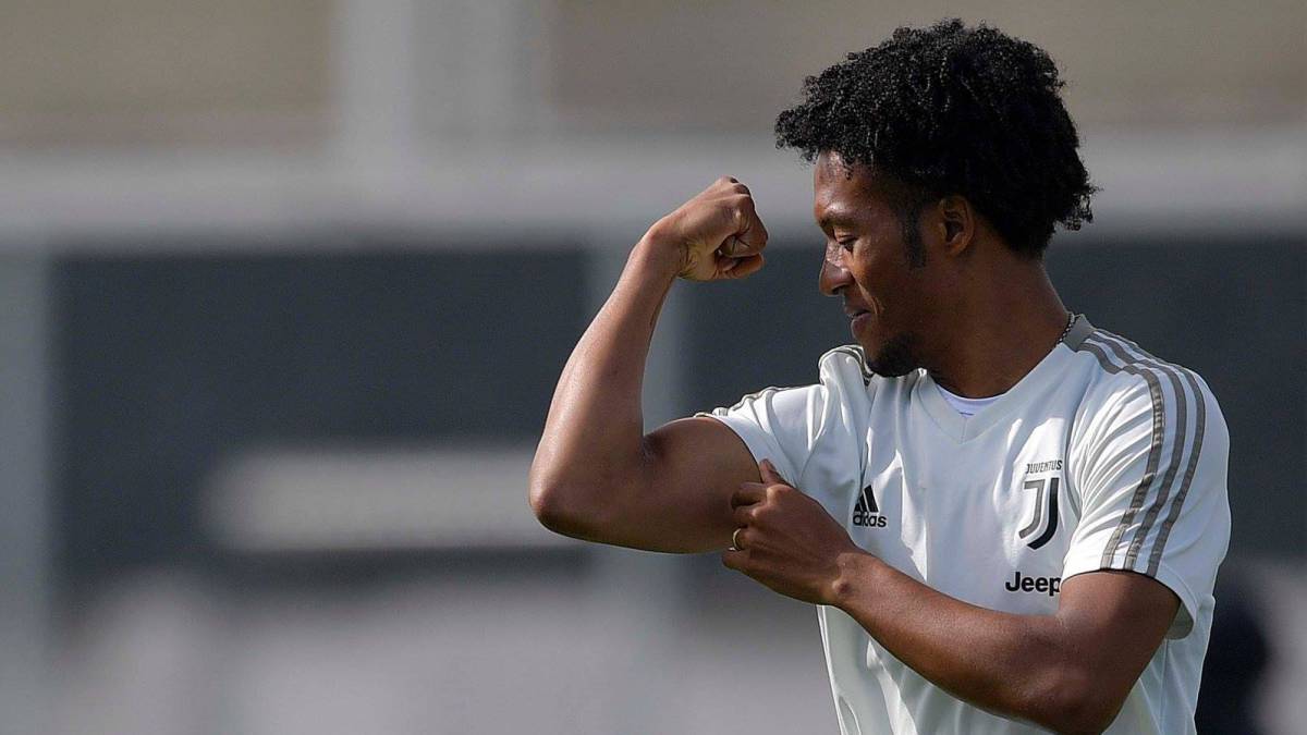 Juan Guillermo Cuadrado en un entrenamiento de Juventus, que debe definir si lo vende o le renueva.