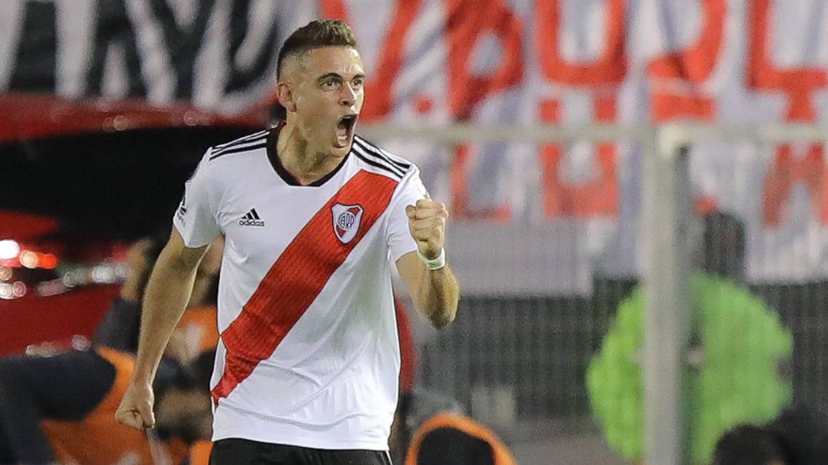 Rafael Santos Borré con River Plate, uno de los colombianos que estará en octavos de final de la Copa de la Superliga.