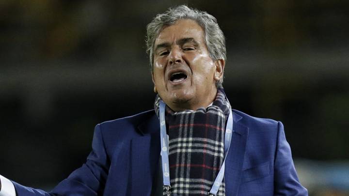 Jorge Luis Pinto dirigiendo a Millonarios en partido por la Liga Águila