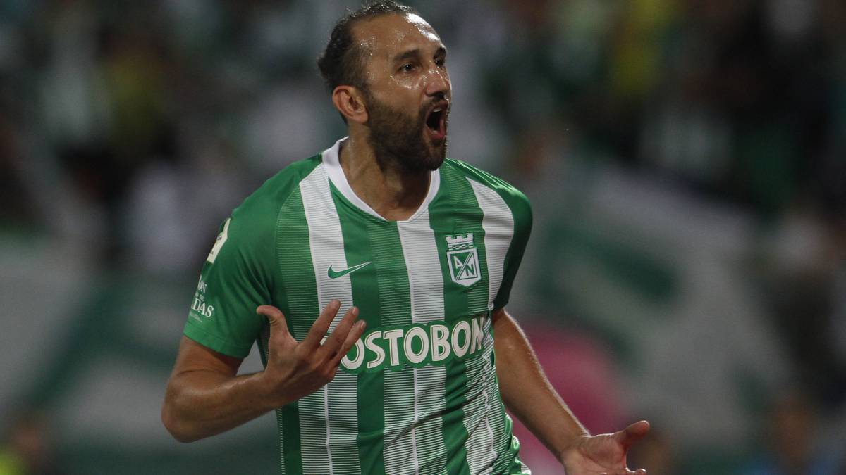 El delantero Hernán Barcos celebra su anotación en la victoria 2-0 ante América.