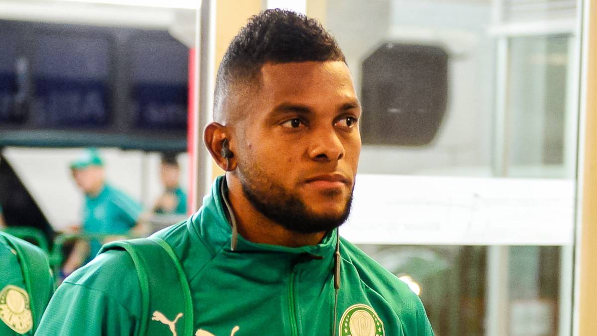 El delantero colombiano Miguel Borja llegando a un partido con Palmeiras