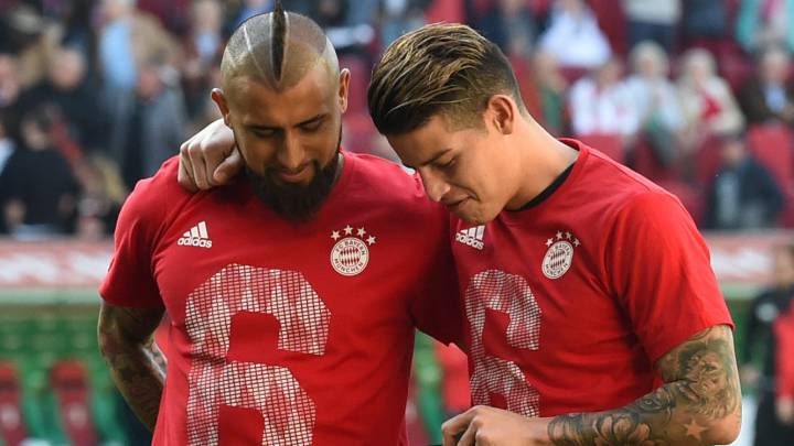 James Rodríguez junto a Arturo Vidal celebrando el título de Bayern Múnich en la Bundesliga 2017/2018