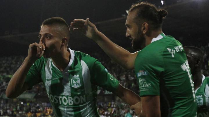 Hernán Barcos y el 'Indio' Ramírez celebran un gol en la Liga Águila