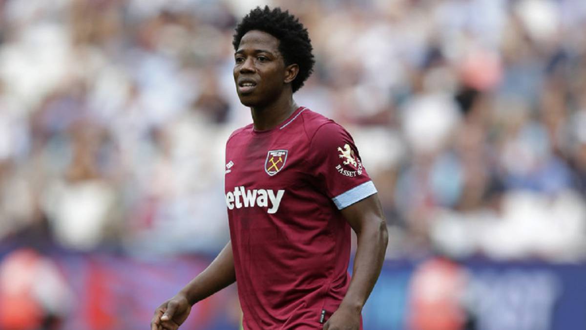 Carlos Sánchez durante el partido del West Ham ante Southampton por la Premier League