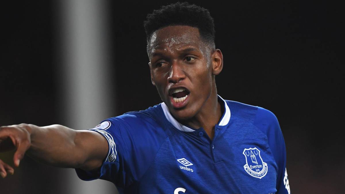 Yerry Mina durante un partido del Everton por la Premier League