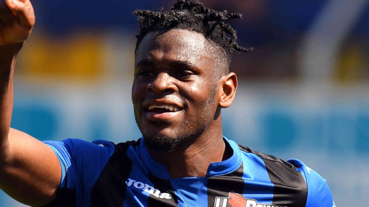 Duván Zapata festeja un gol con Atalanta en la Serie A