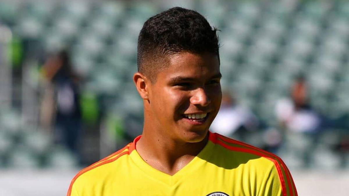 Juan Camilo 'Cucho' Hernández con la camiseta de la Selección Colombia Sub 20 antes del Mundial de Polonia