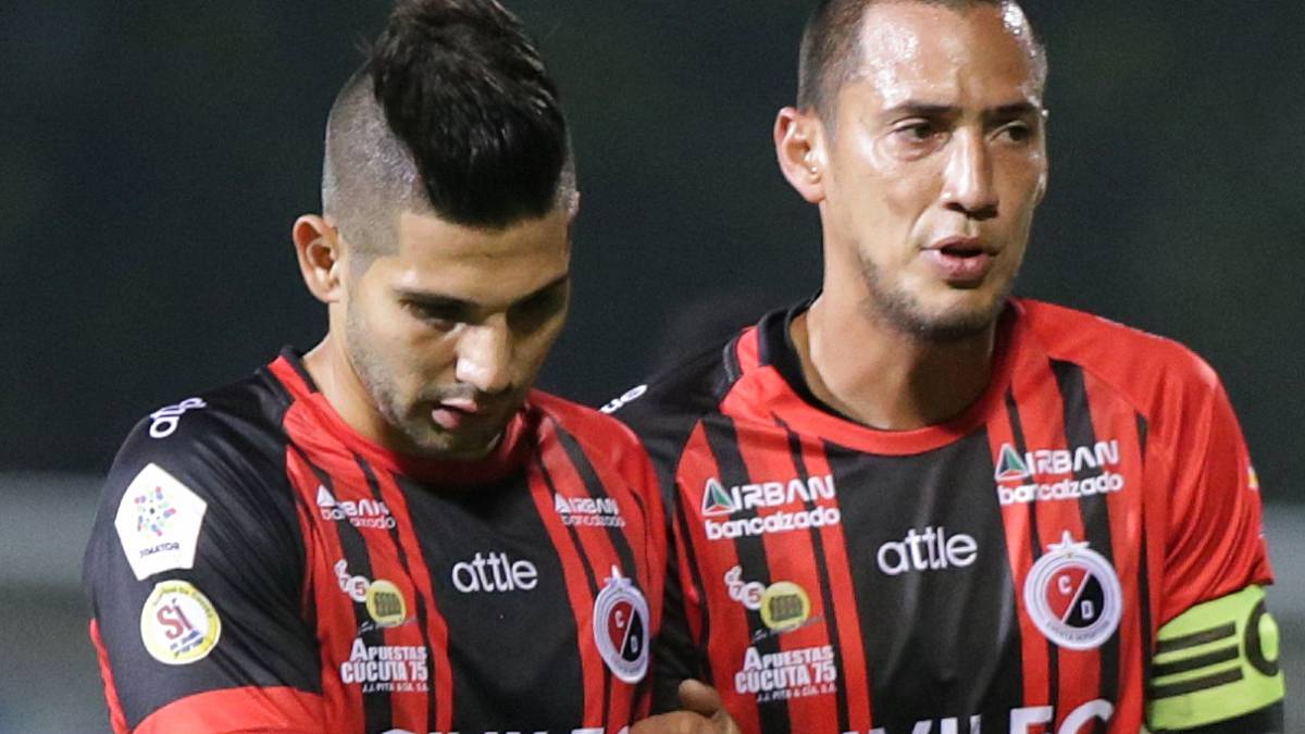 Jhonatan Agudelo en un partido con Cúcuta Deportivo por la Liga Águila