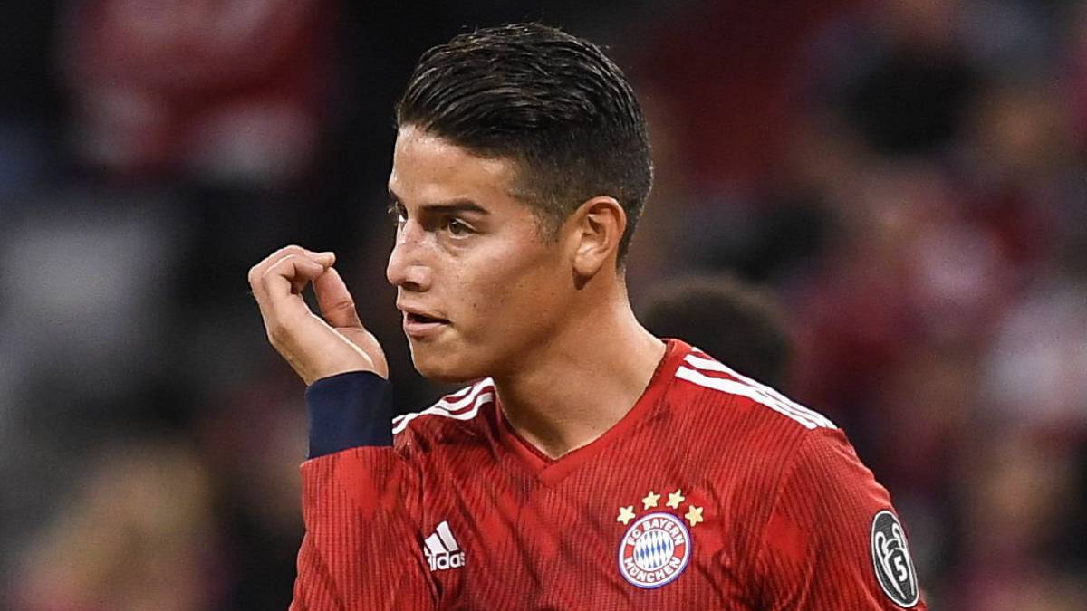 James Rodríguez con la camiseta de Bayern Múnich en partido por la Bundesliga