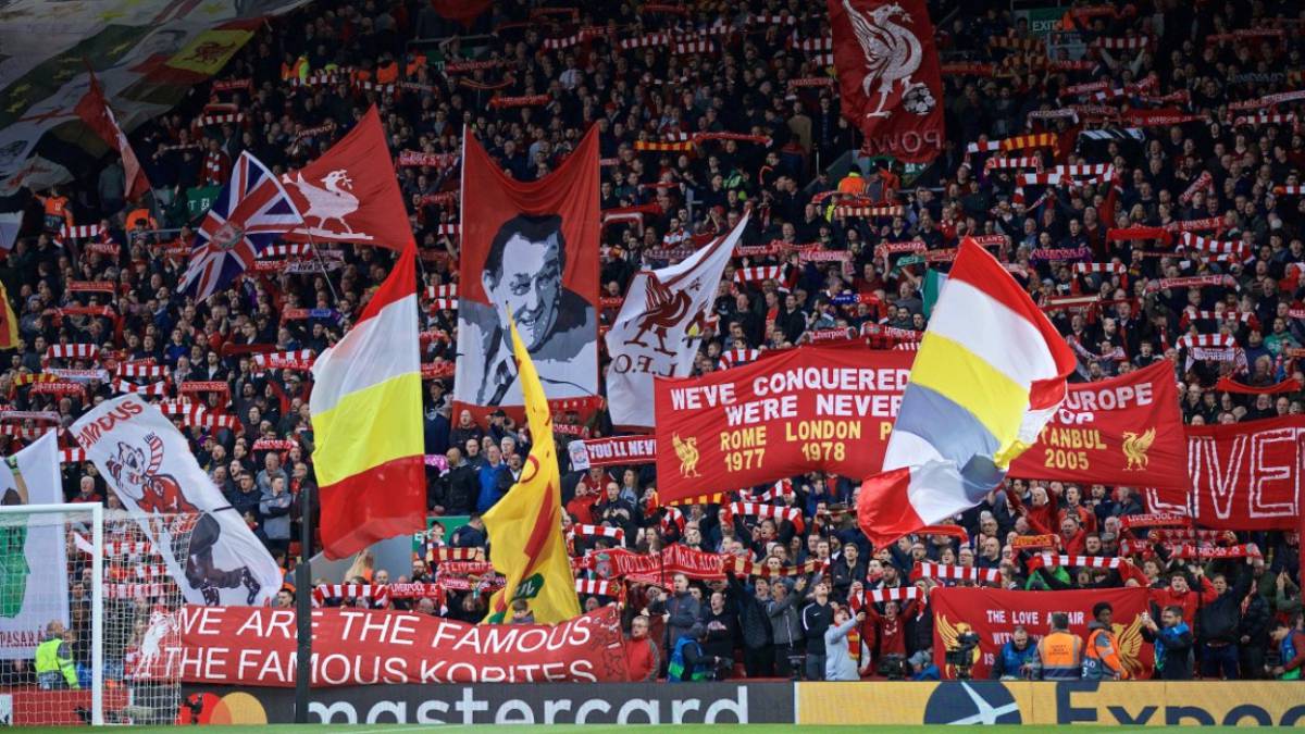 Hinchas del Liverpool en Anfield