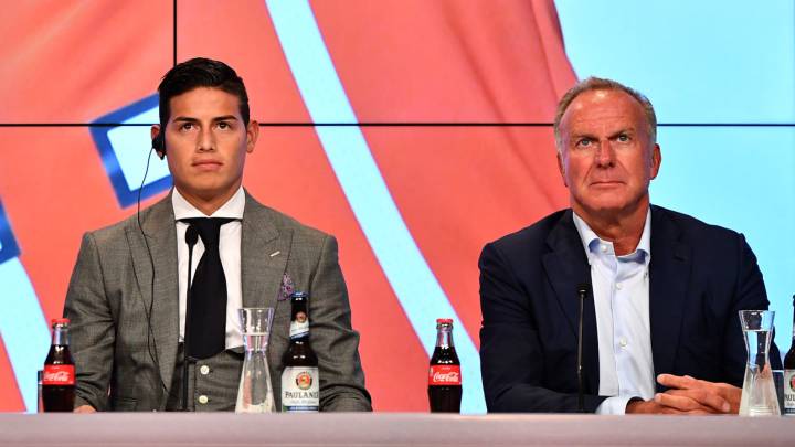 James Rodríguez y Karl-Heinz Rummenigge en la presentación del colombiano en Bayern Múnich