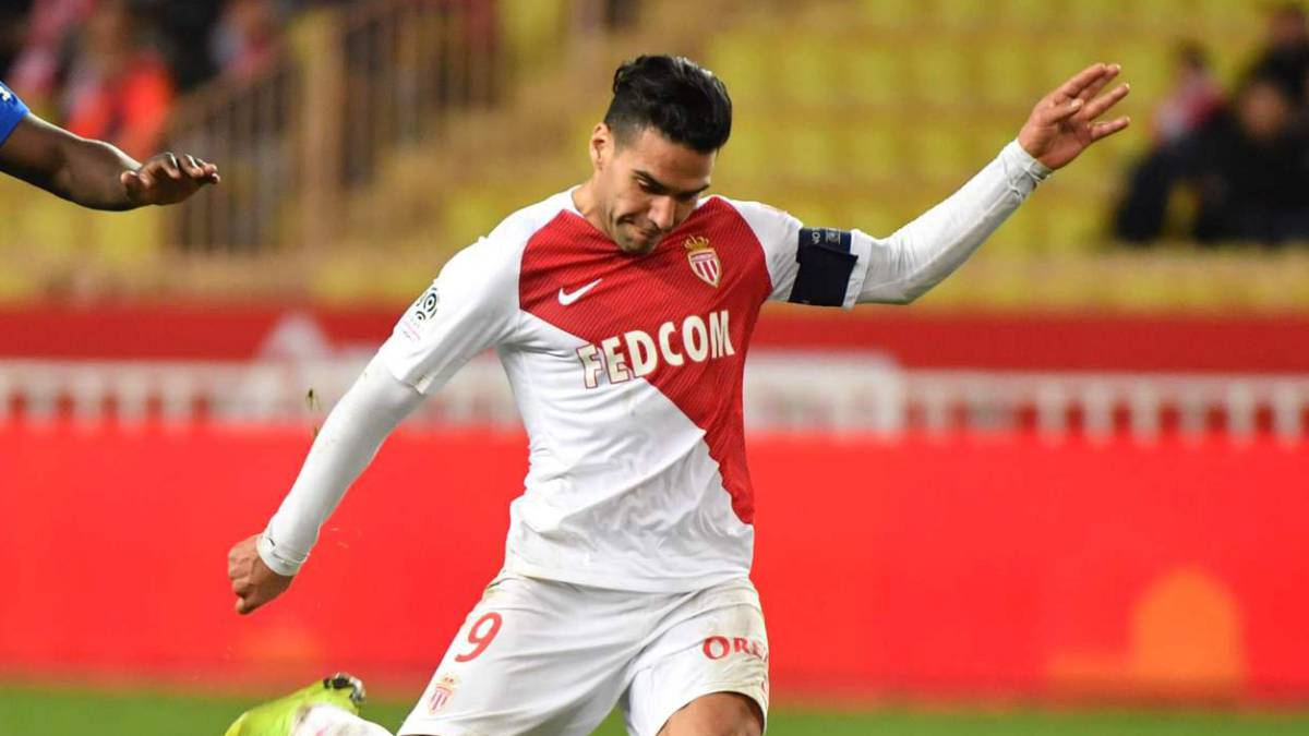 Falcao garcía, entre los delanteros candidatos al 11 ideal de la Ligue 1.