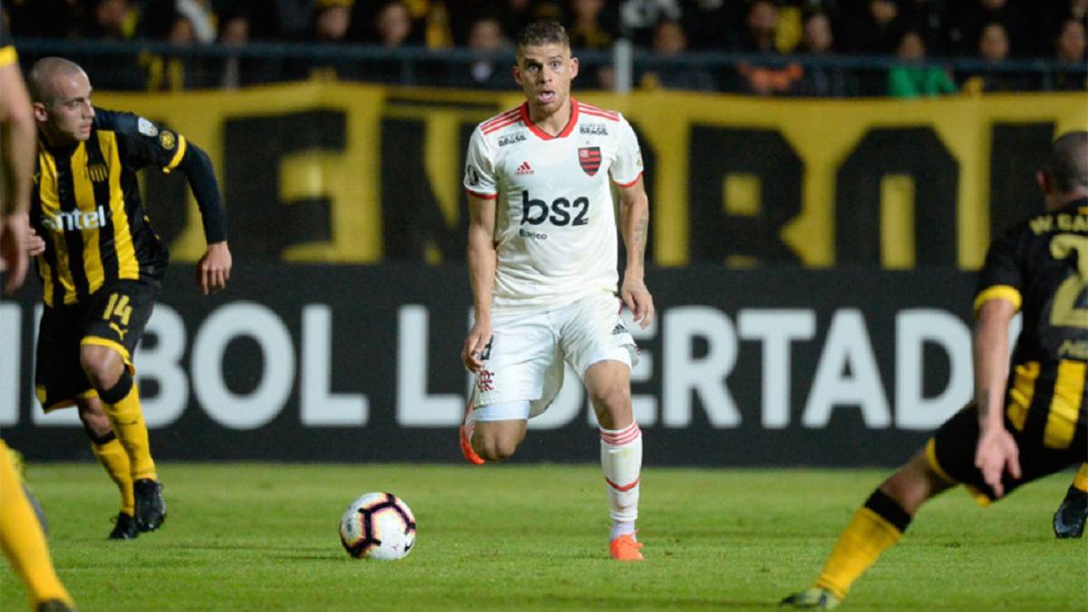 Gustavo Cuellar, jugador de Flamengo, ante Peñarol