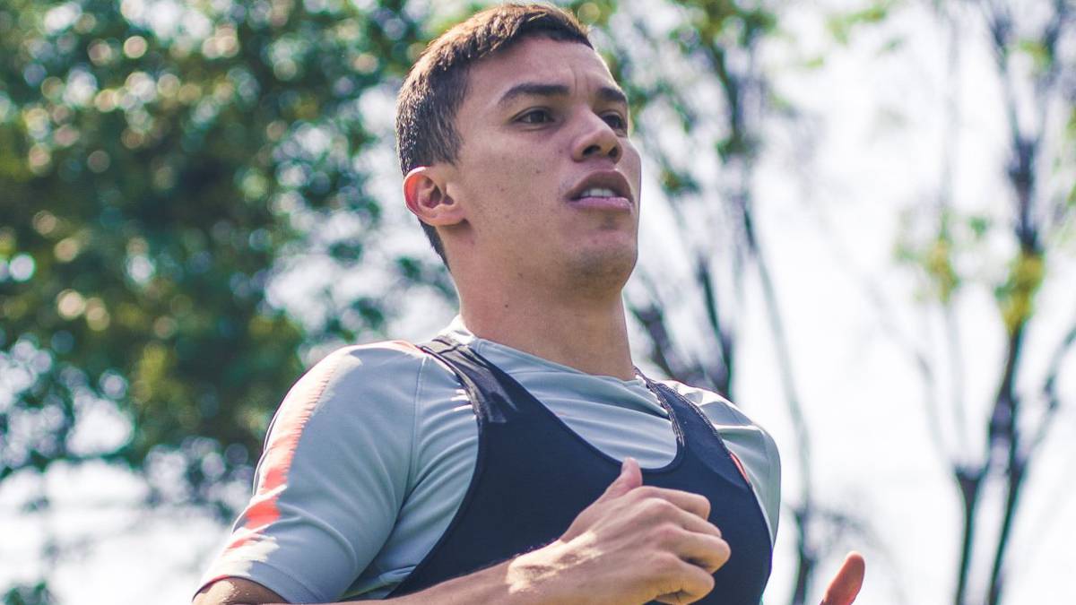Matheus Uribe, durante un entrenamiento con América de México