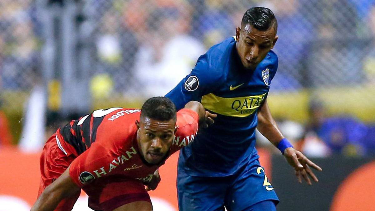Sebastián Villa en el partido entre Boca Juniors y Atlético Paranaense por la Copa Libertadores