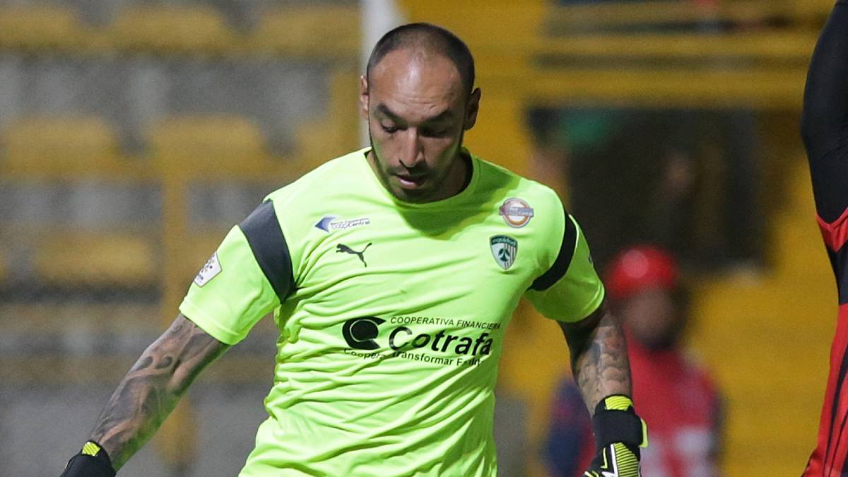 Diego Novoa, arquero de Equidad, citado por Carlos Queiroz para un microciclo