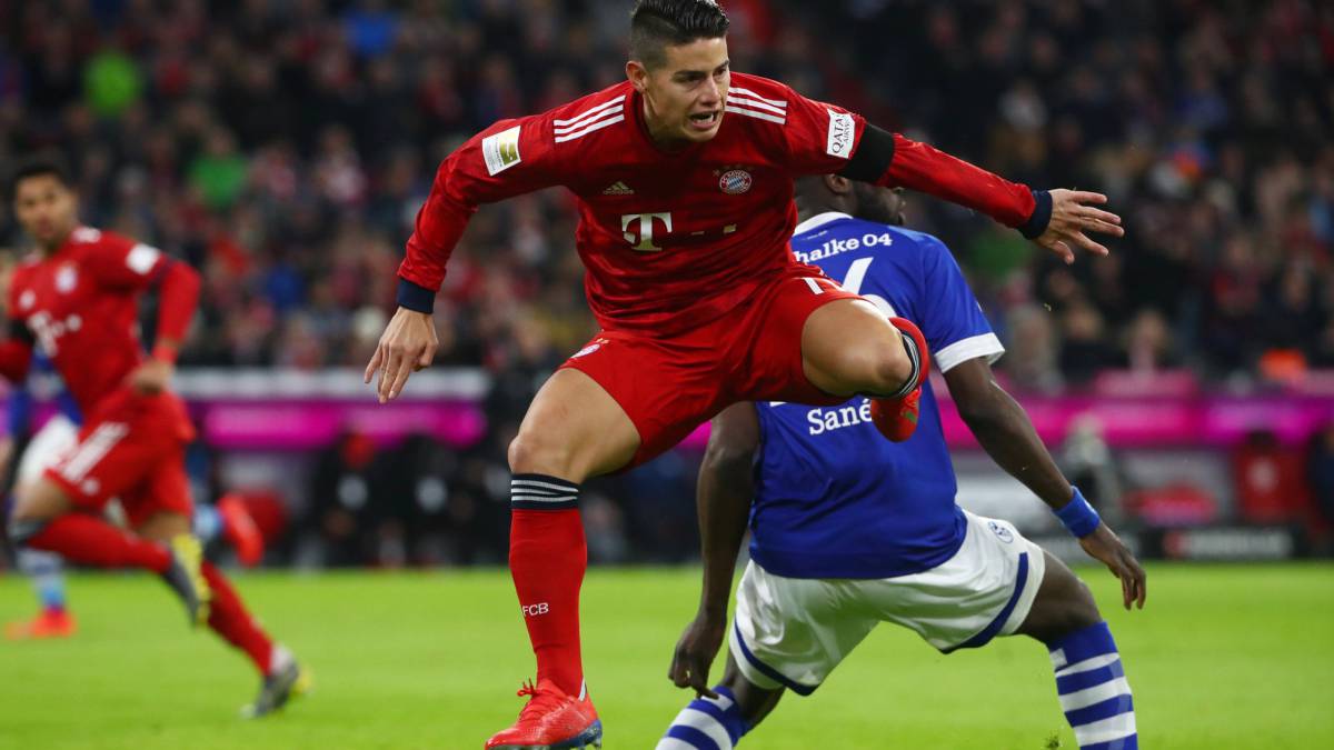 James Rodríguez en un partido ante el Schalke 04