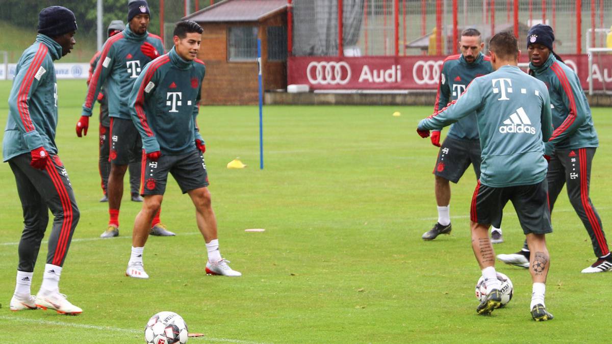James volvió a entrenar con el Bayern tras superar su lesión