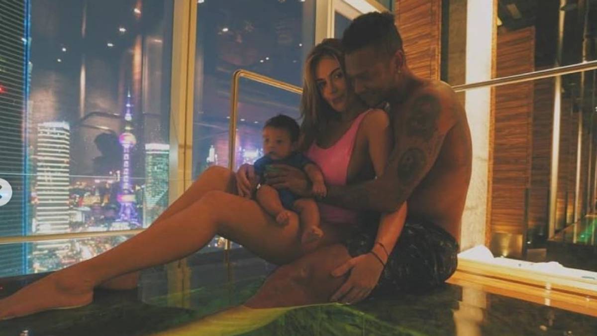 la modelo y presentadora Sara Uribe celebró el día de la madre junto a Freddy Guarín y su pequeño hijo Jacobo. Ella lo dio a conocer a través de las redes sociales